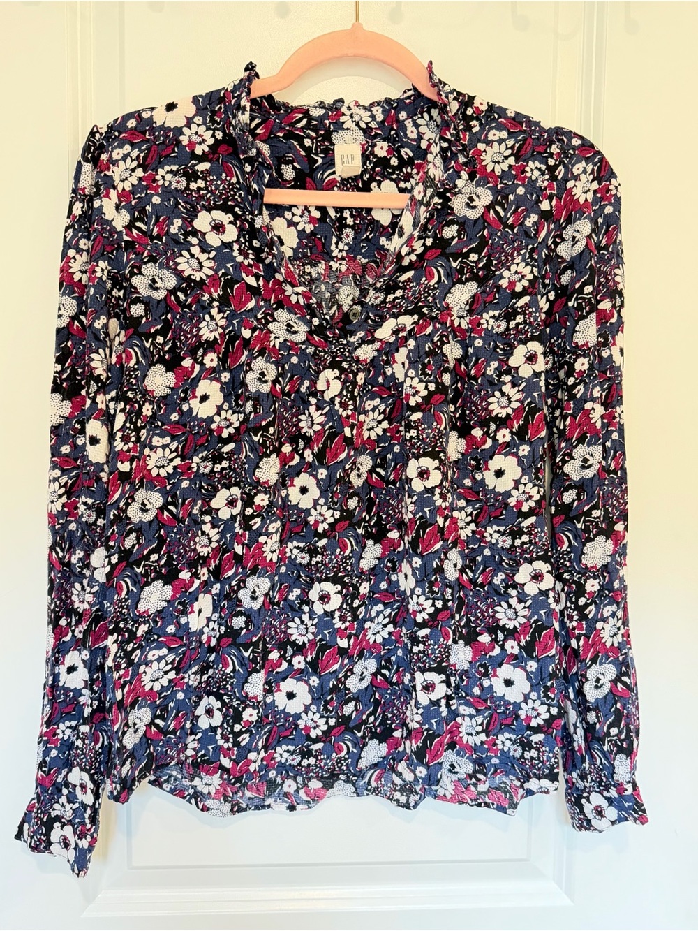 GAP Navy Floral Ruffle Neck Blouse with Pink & White Accents Size Small